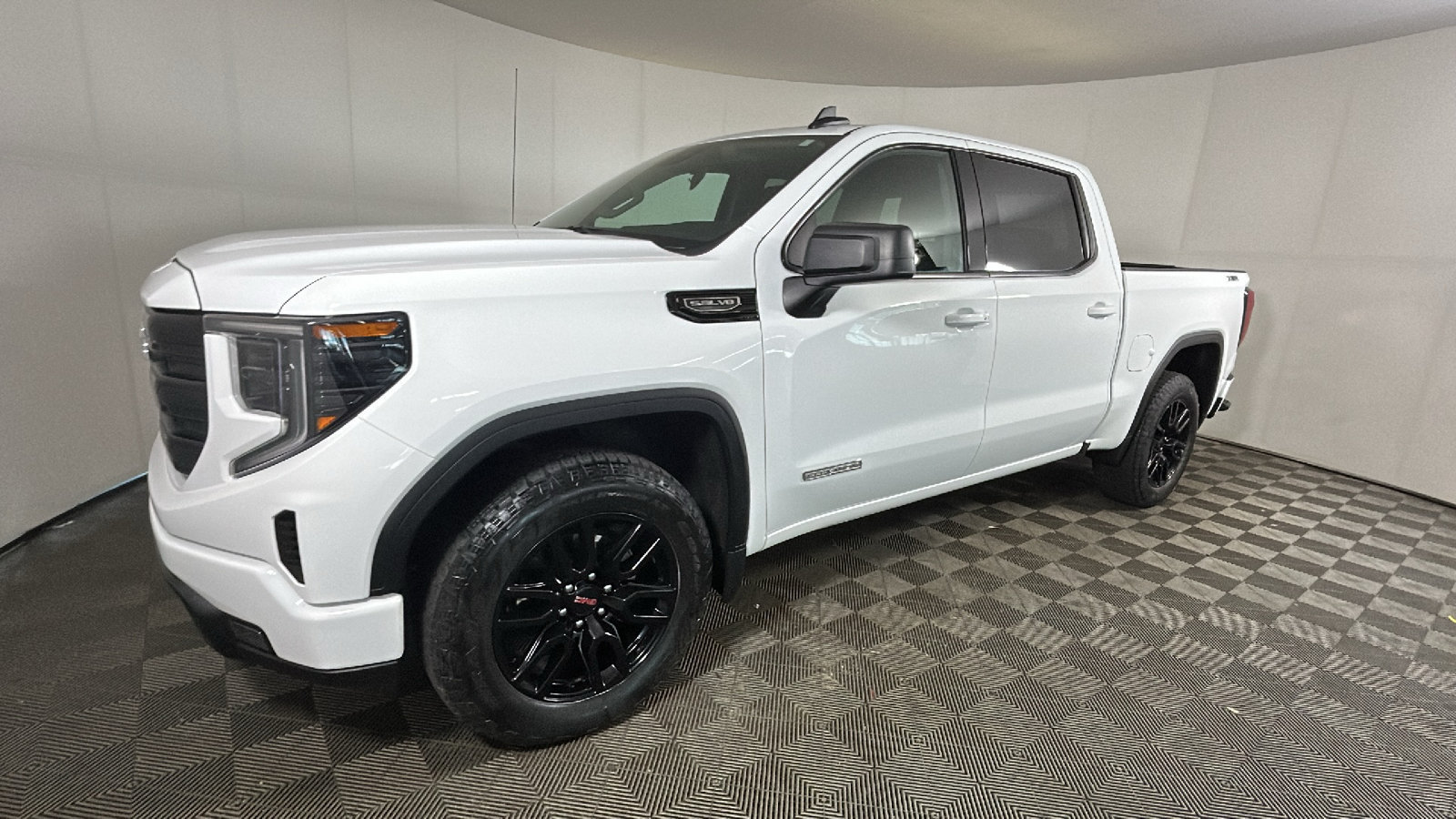 Used 2024 GMC Sierra 1500 Elevation w/ X31 Off-Road Package AWD/4WD image 8