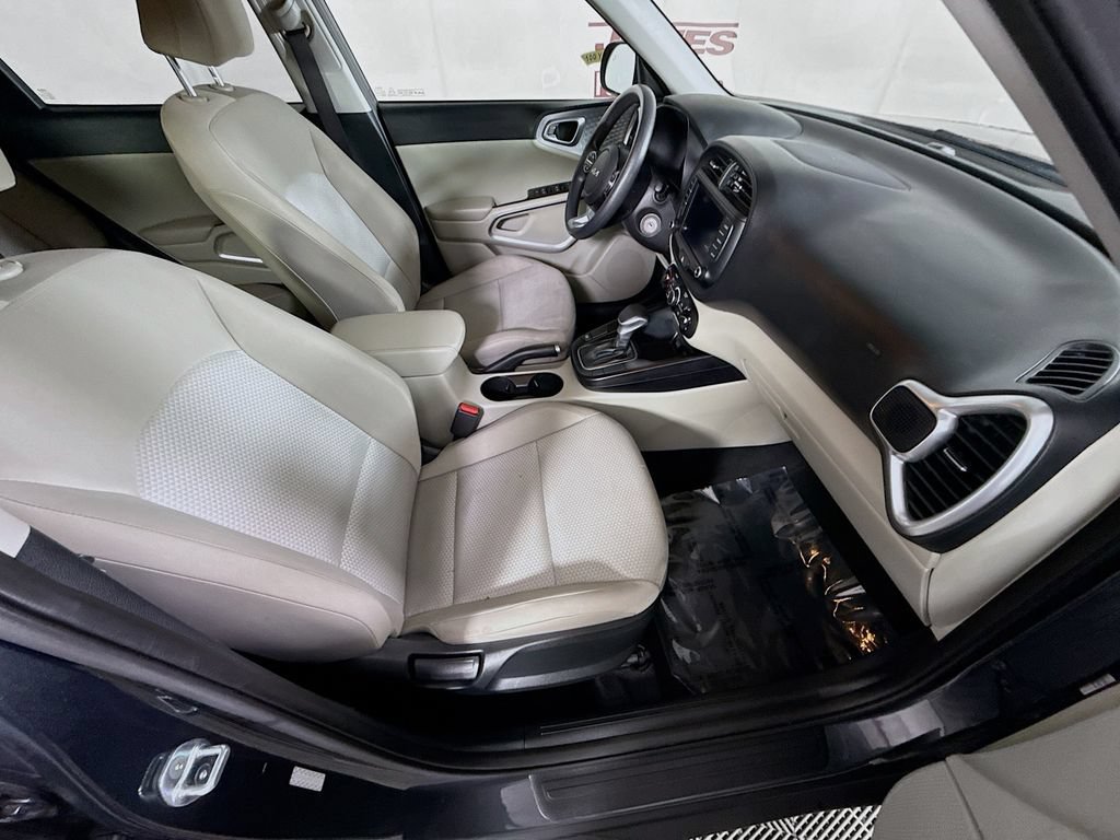 Used 2023 Kia Soul LX w/ LX Technology Package FWD image 28