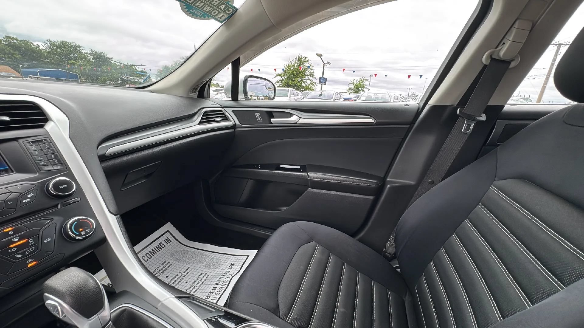 Used 2014 Ford Fusion SE FWD image 19