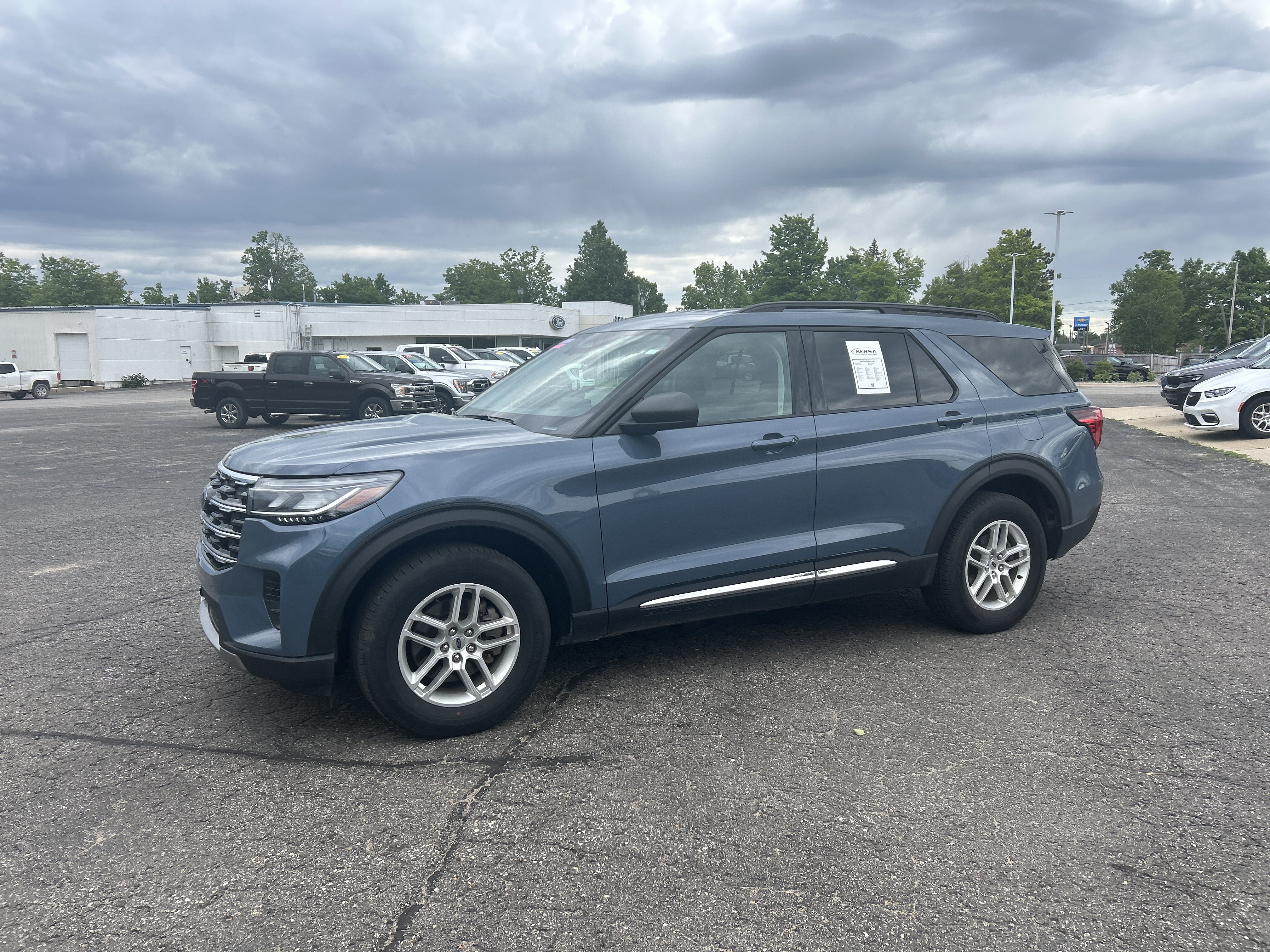 Used 2025 Ford Explorer Active AWD/4WD image 7