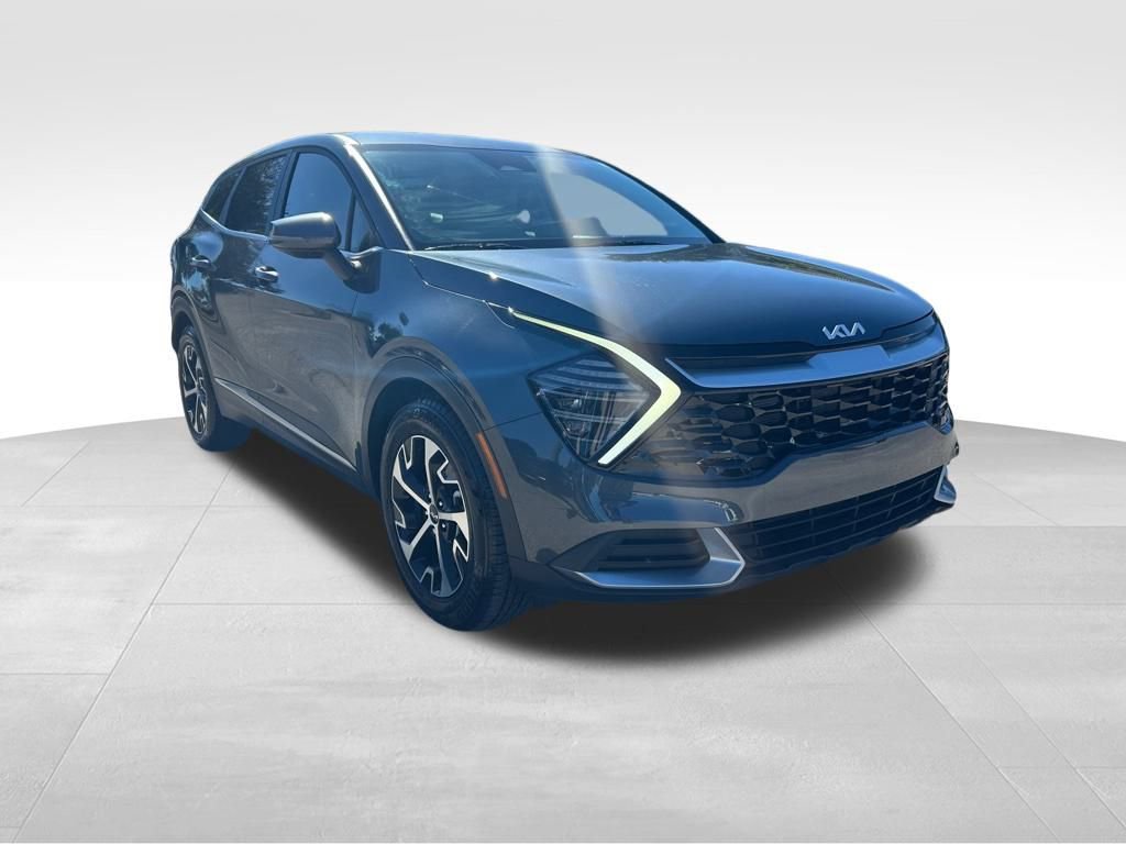 Used 2024 Kia Sportage EX image 2