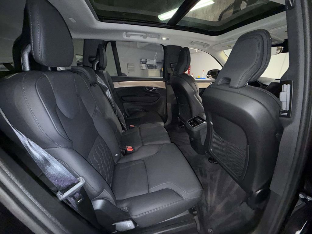 Used 2025 Volvo XC90 B6 Plus image 16