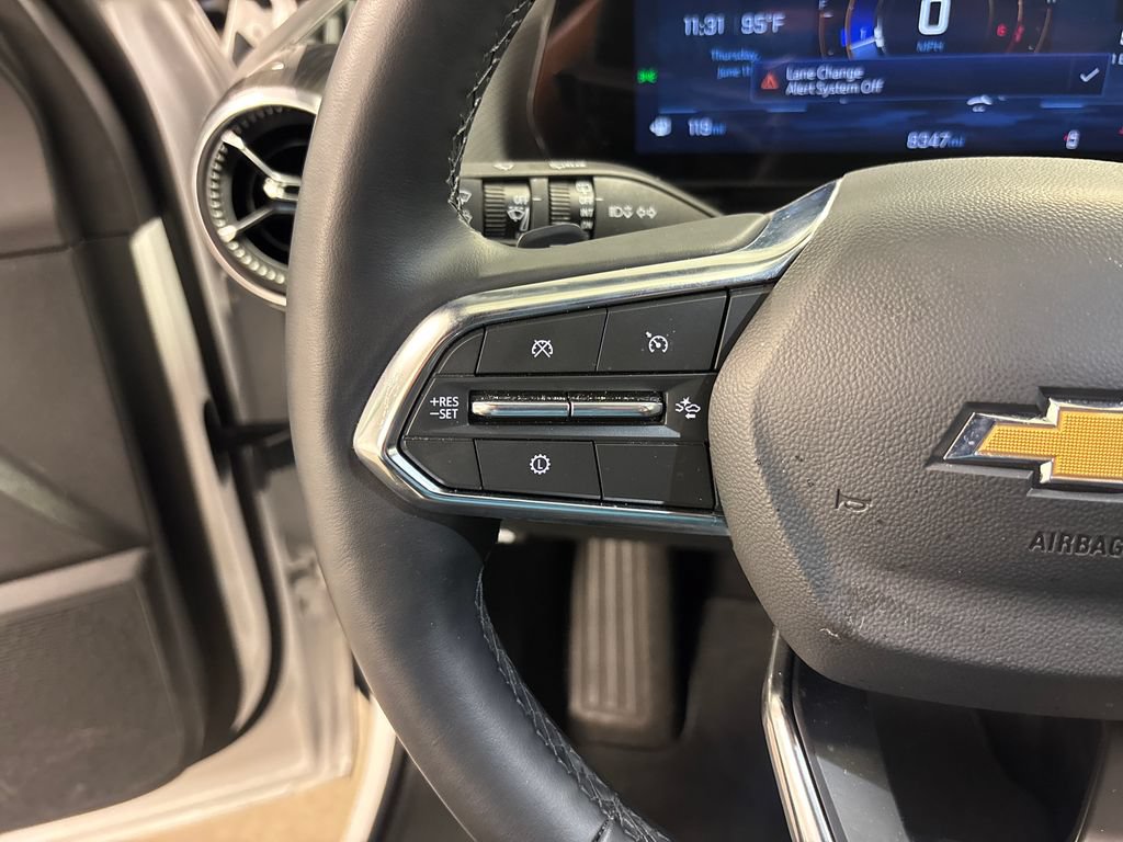 Used 2026 Chevrolet Equinox LT FWD image 30