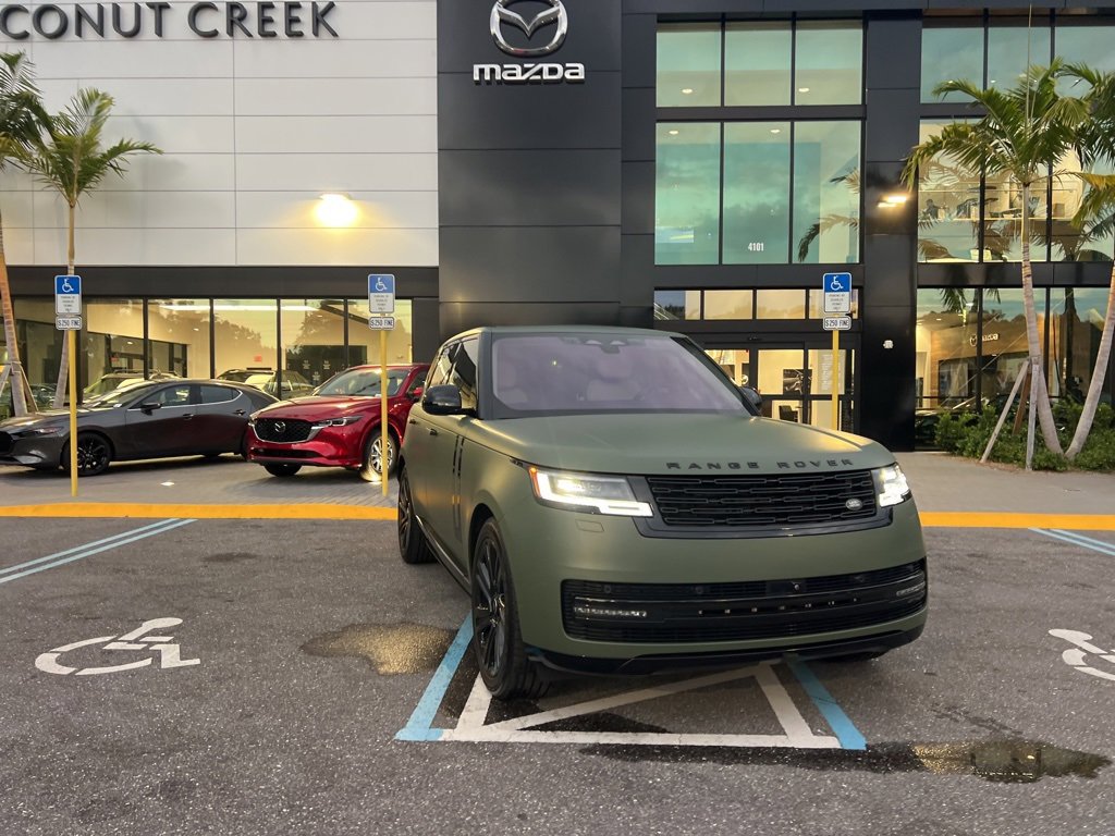 Used 2023 Land Rover Range Rover SE image 3