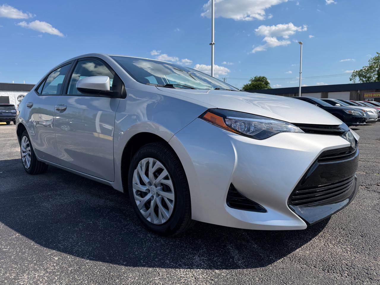 Used 2019 Toyota Corolla LE FWD image 3