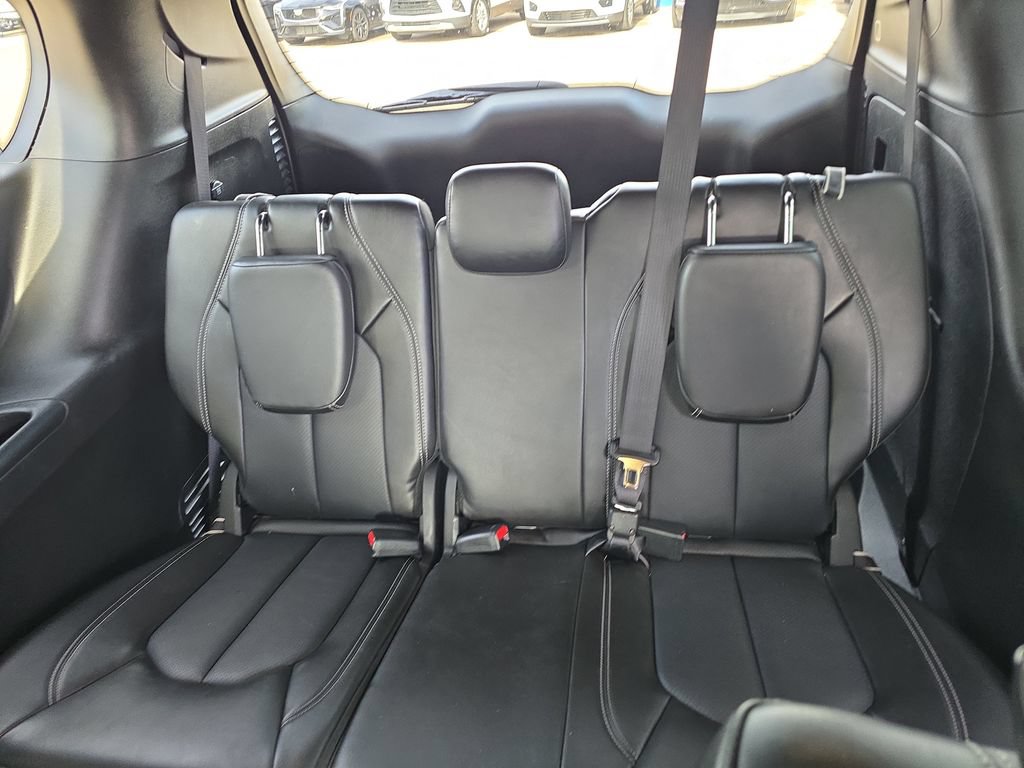 Used 2025 Chrysler Pacifica Select FWD image 28