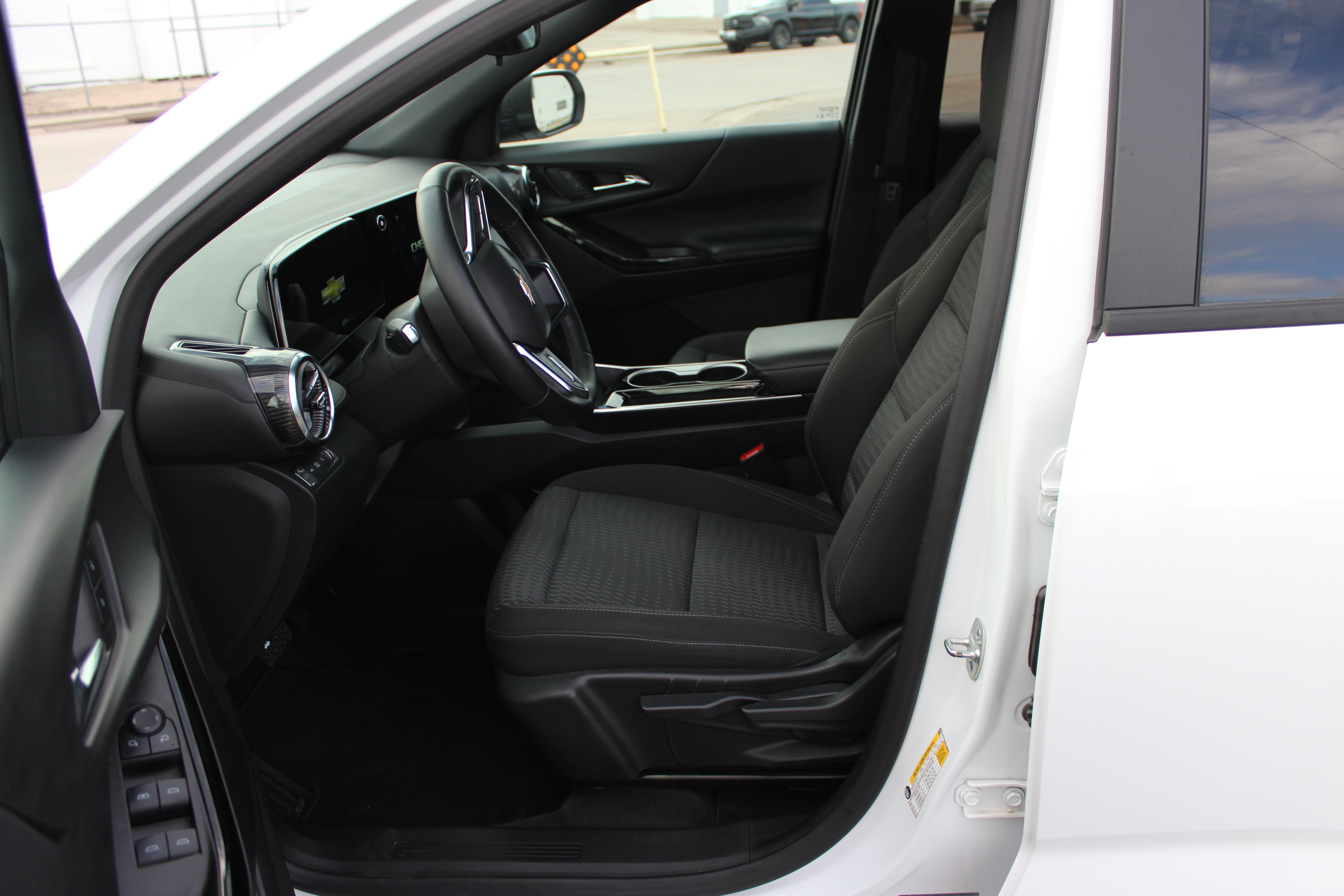 Used 2025 Chevrolet Equinox LT image 20