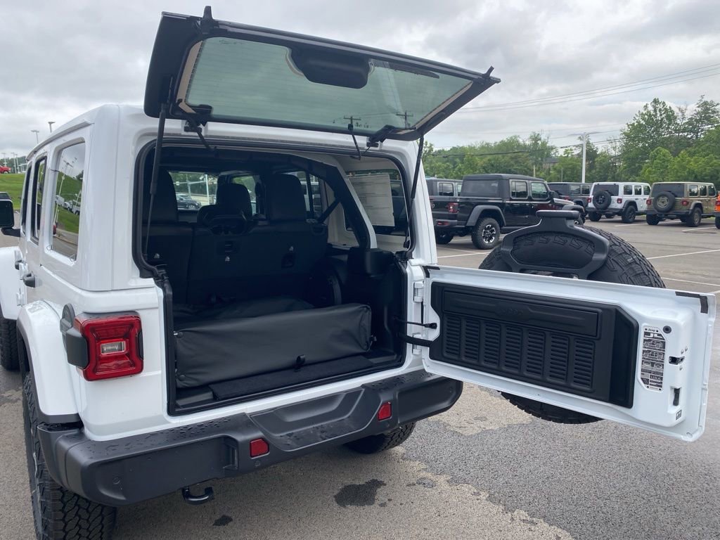 New 2025 Jeep Wrangler Sahara w/ Safety Group image 17