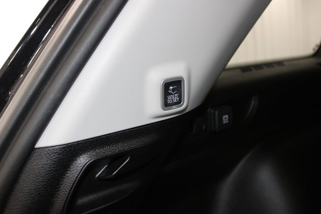 Used 2023 Jeep Grand Cherokee Limited image 28