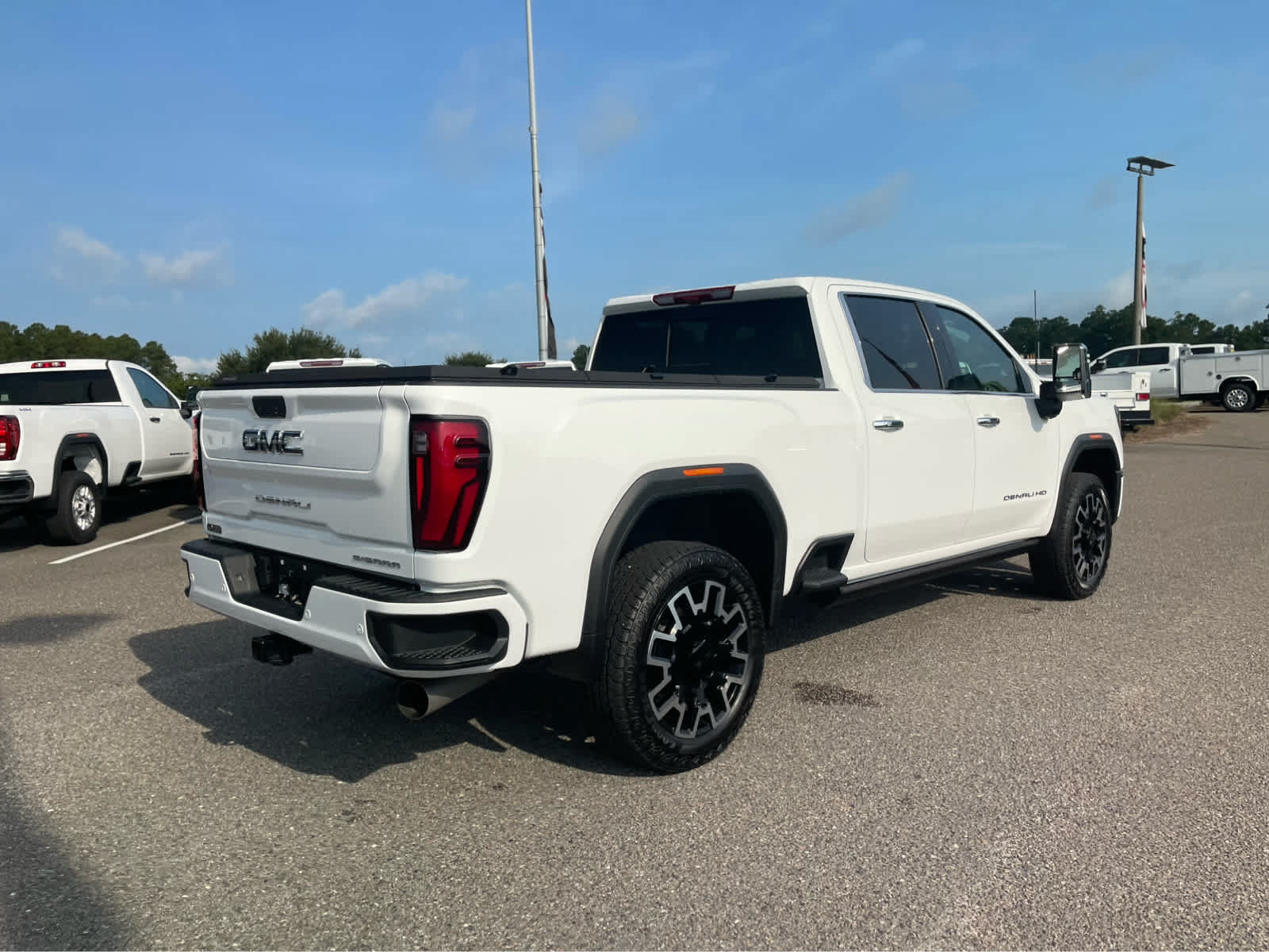 Used 2025 GMC Sierra 2500 Denali Ultimate AWD/4WD image 4