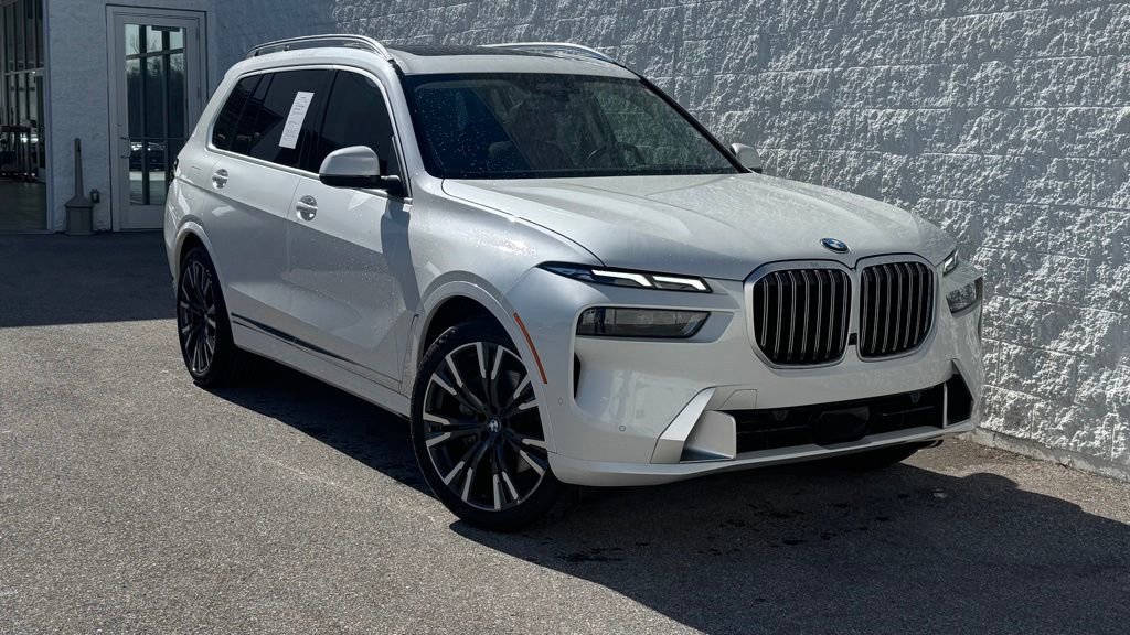 Used 2023 BMW X7 xDrive40i w/ Premium Package image 2