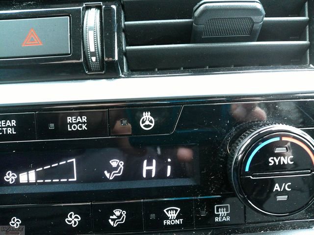 Used 2024 Nissan Pathfinder SL w/ Cargo Package image 17