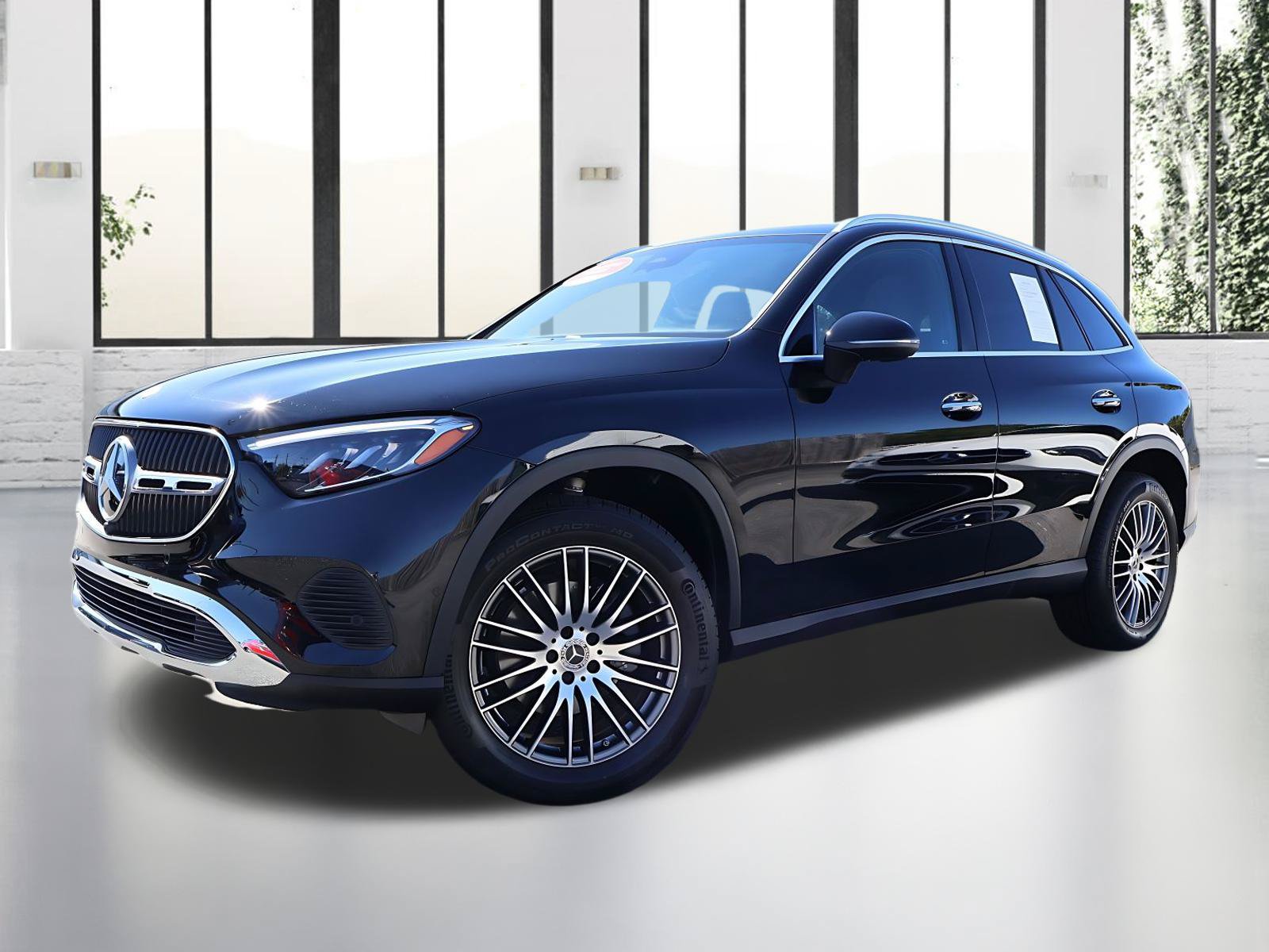 Used 2025 Mercedes-Benz GLC 300 image 1