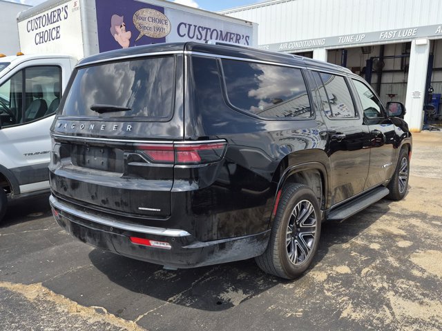 Used 2024 Jeep Wagoneer L Series II AWD/4WD image 9