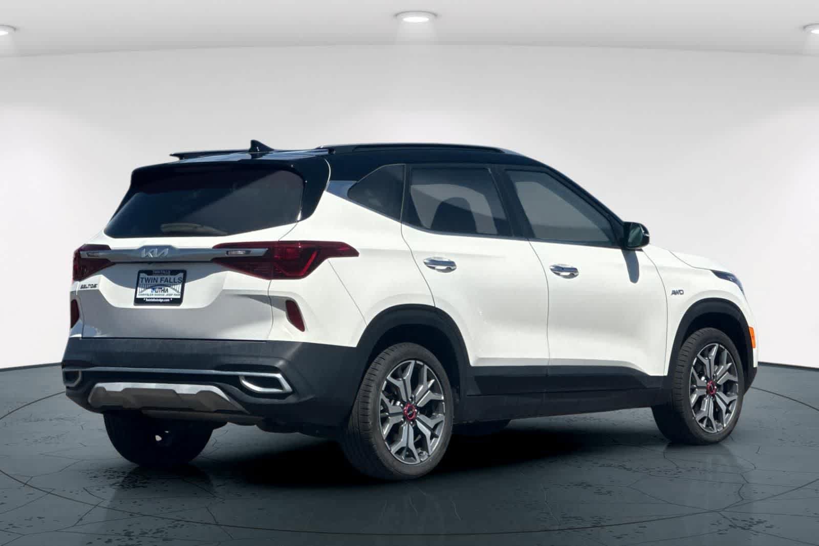 Used 2023 Kia Seltos SX AWD/4WD image 2