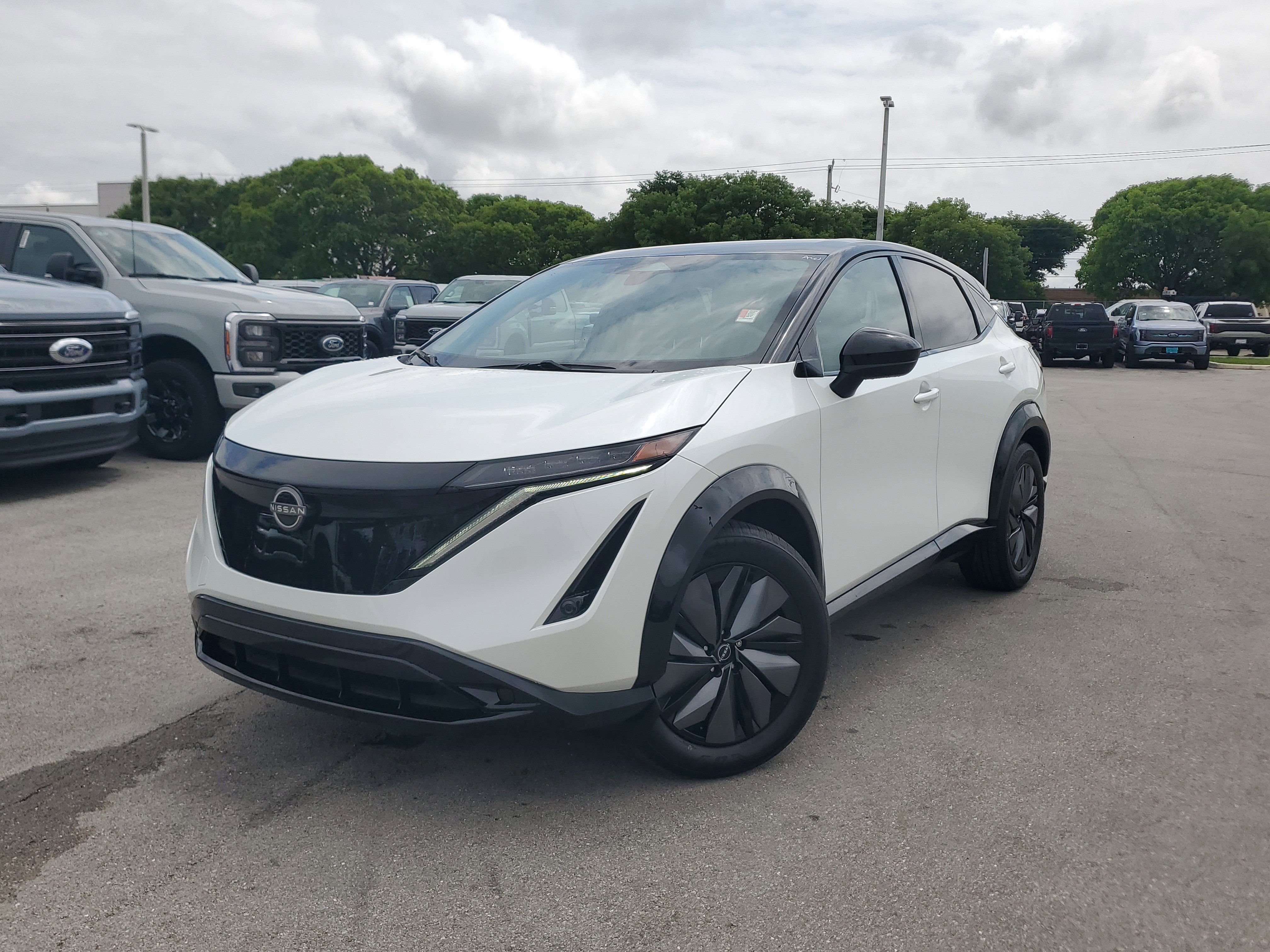 Used 2025 Nissan Ariya AWD image 32