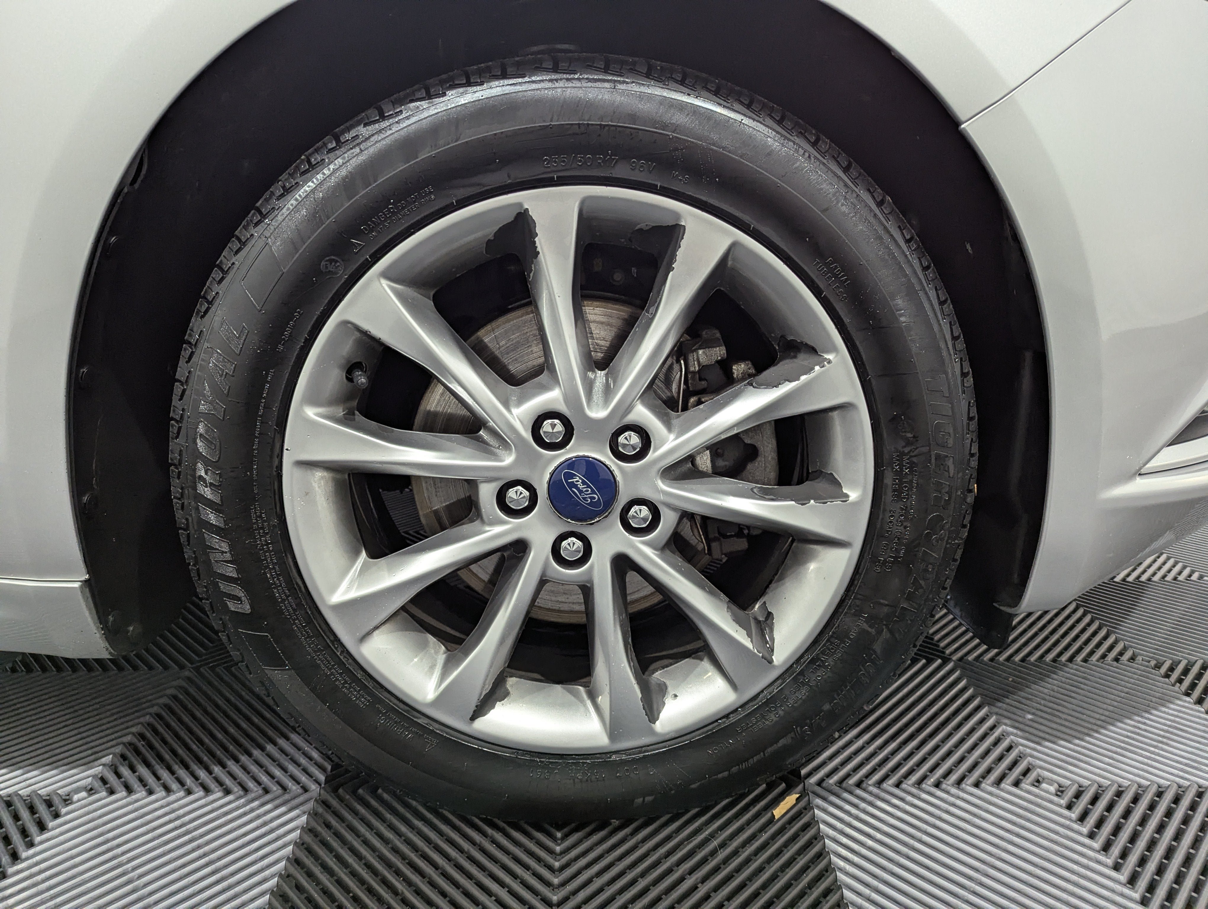 Used 2017 Ford Fusion SE w/ Fusion SE Technology Package FWD image 6
