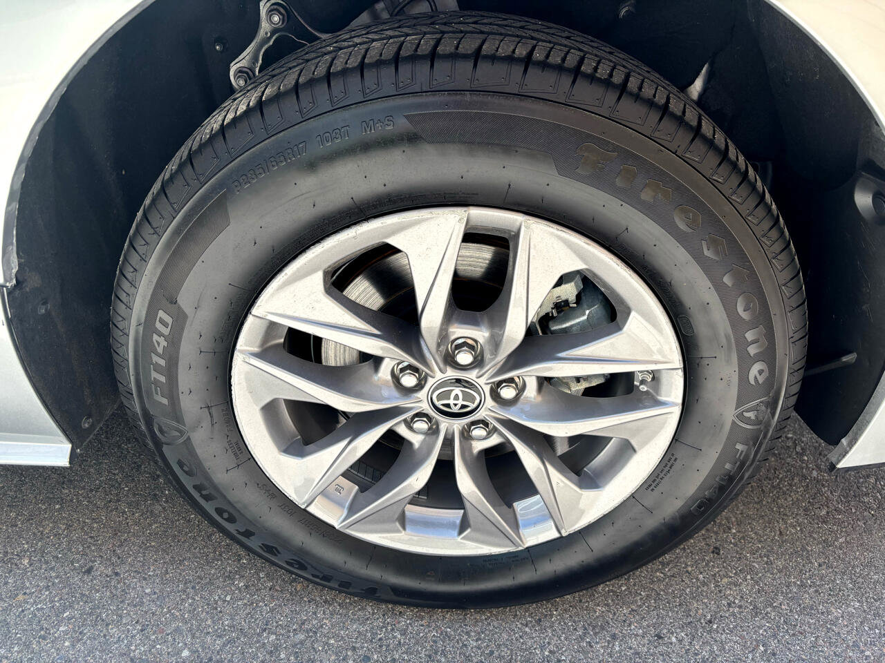 Used 2024 Toyota Sienna XLE image 6
