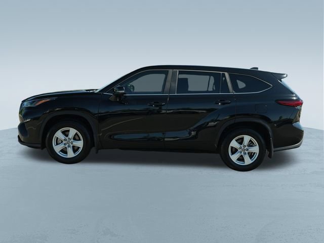 Used 2023 Toyota Highlander L FWD image 4