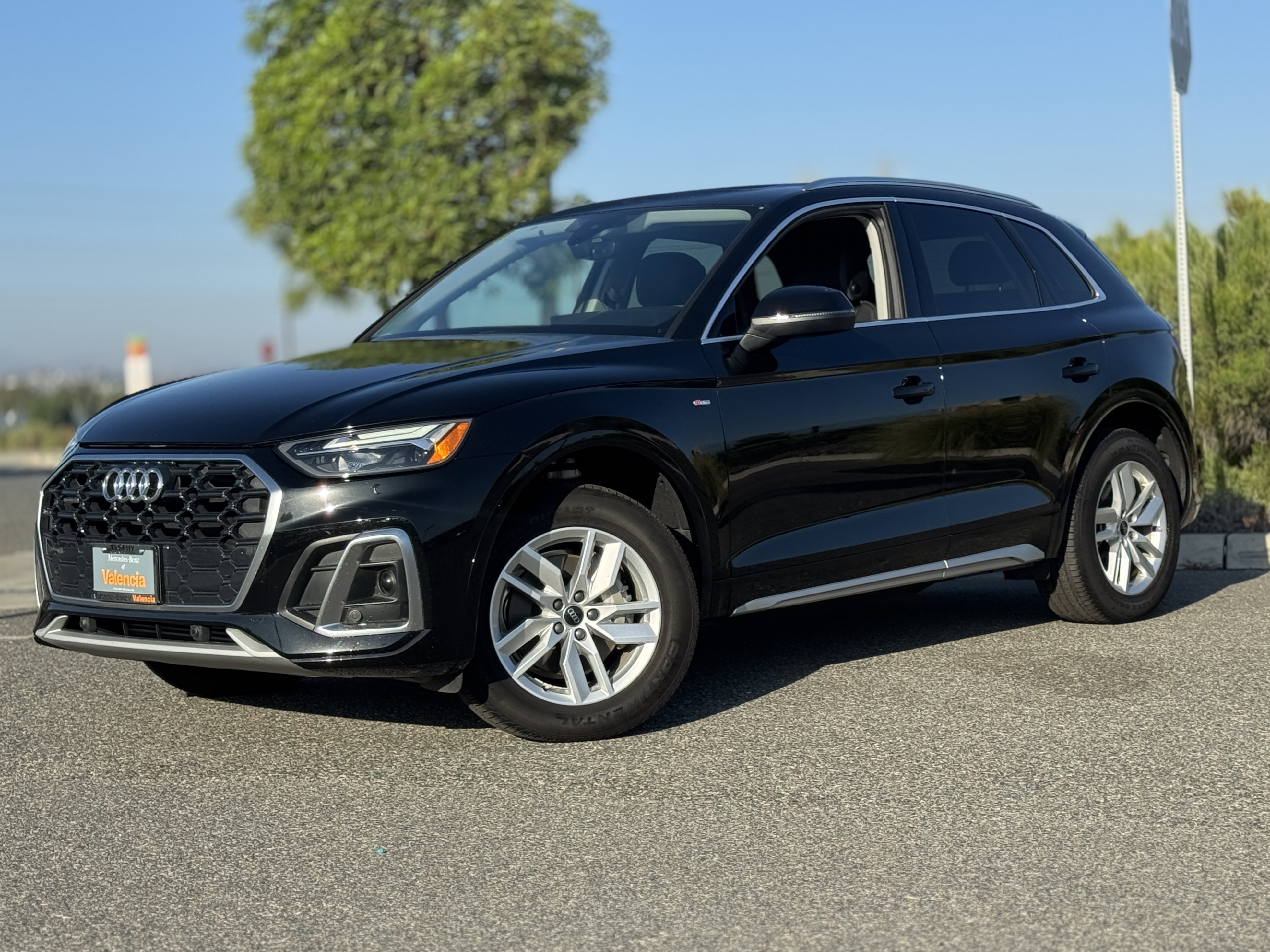Used 2024 Audi Q5 2.0T Premium w/ Convenience Package image 2