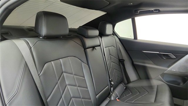 Used 2025 BMW i5 eDrive40i w/ M Sport Package image 26