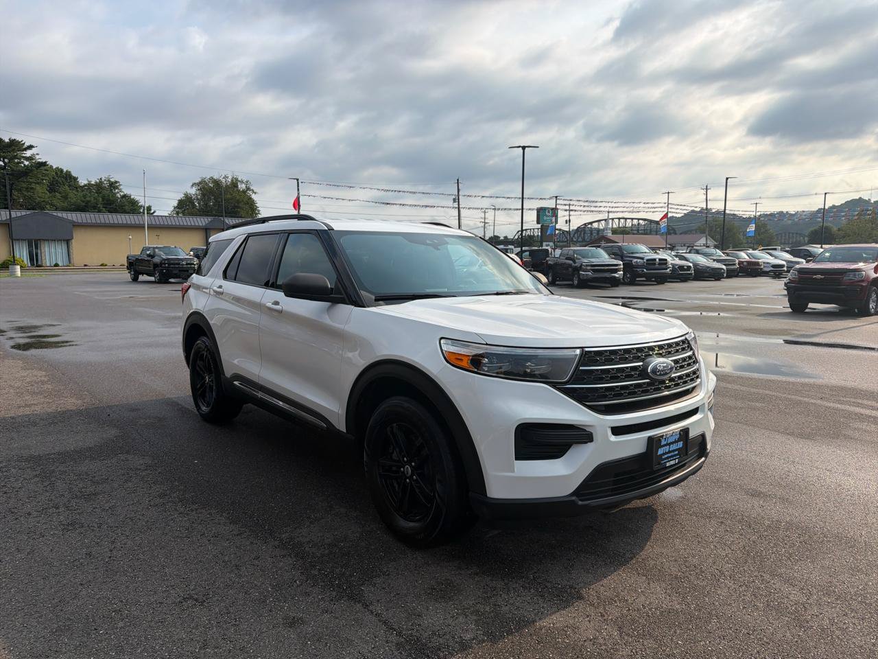 Used 2020 Ford Explorer XLT AWD/4WD image 3