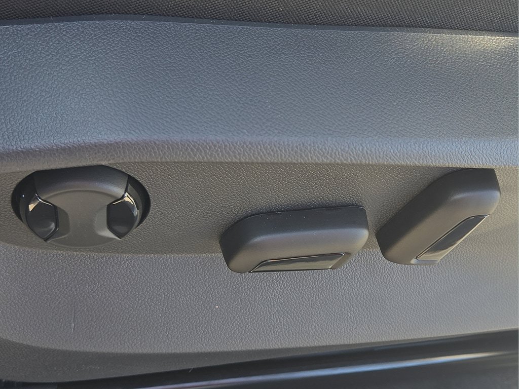 New 2026 Volkswagen Taos SEL AWD/4WD image 18