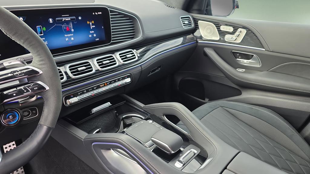 Used 2025 Mercedes-Benz GLS 63 AMG 4MATIC image 25
