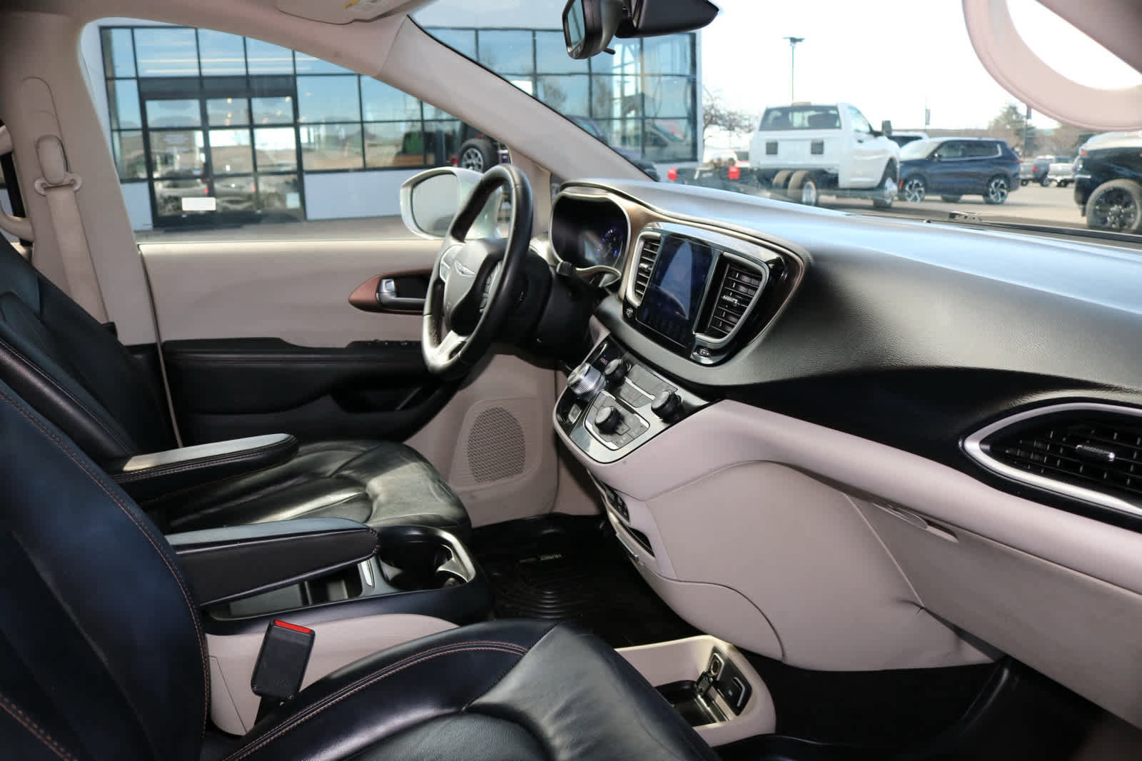 Used 2017 Chrysler Pacifica Touring-L image 19