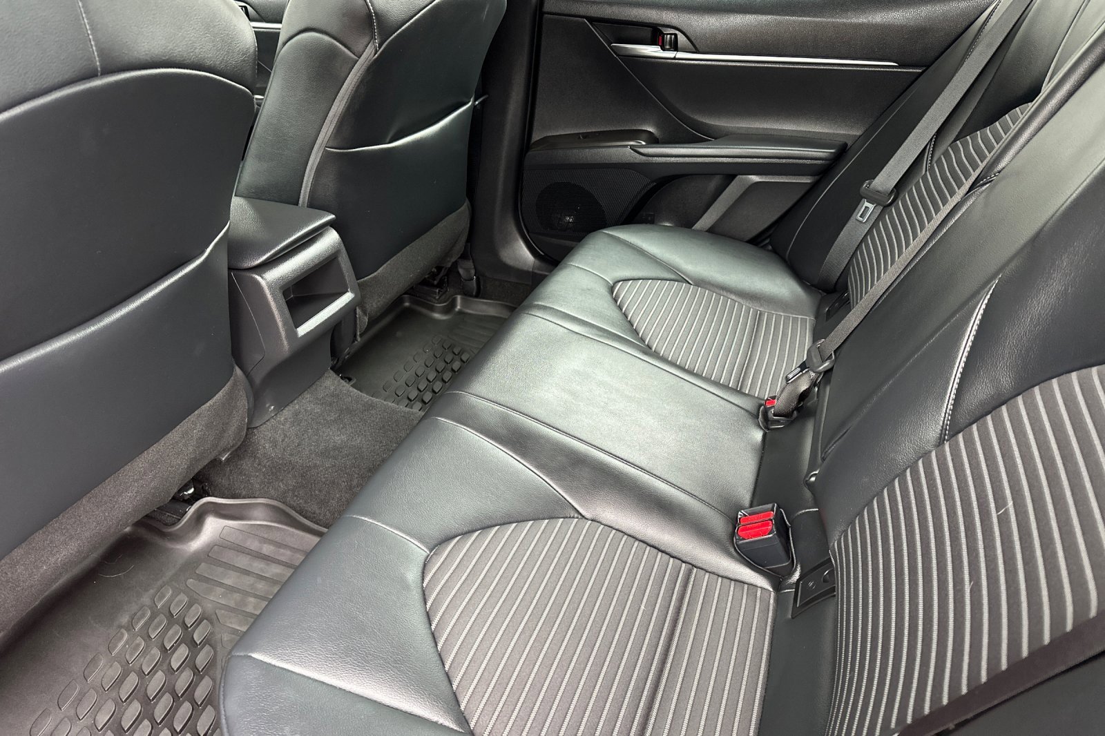 Used 2022 Toyota Camry SE image 14