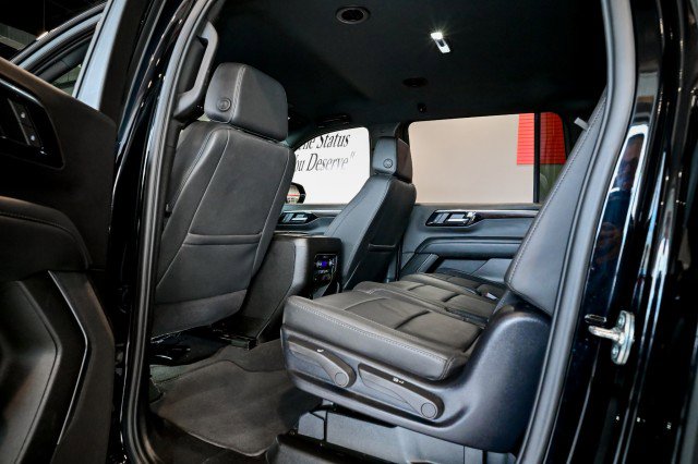 Used 2025 Chevrolet Suburban Z71 image 21
