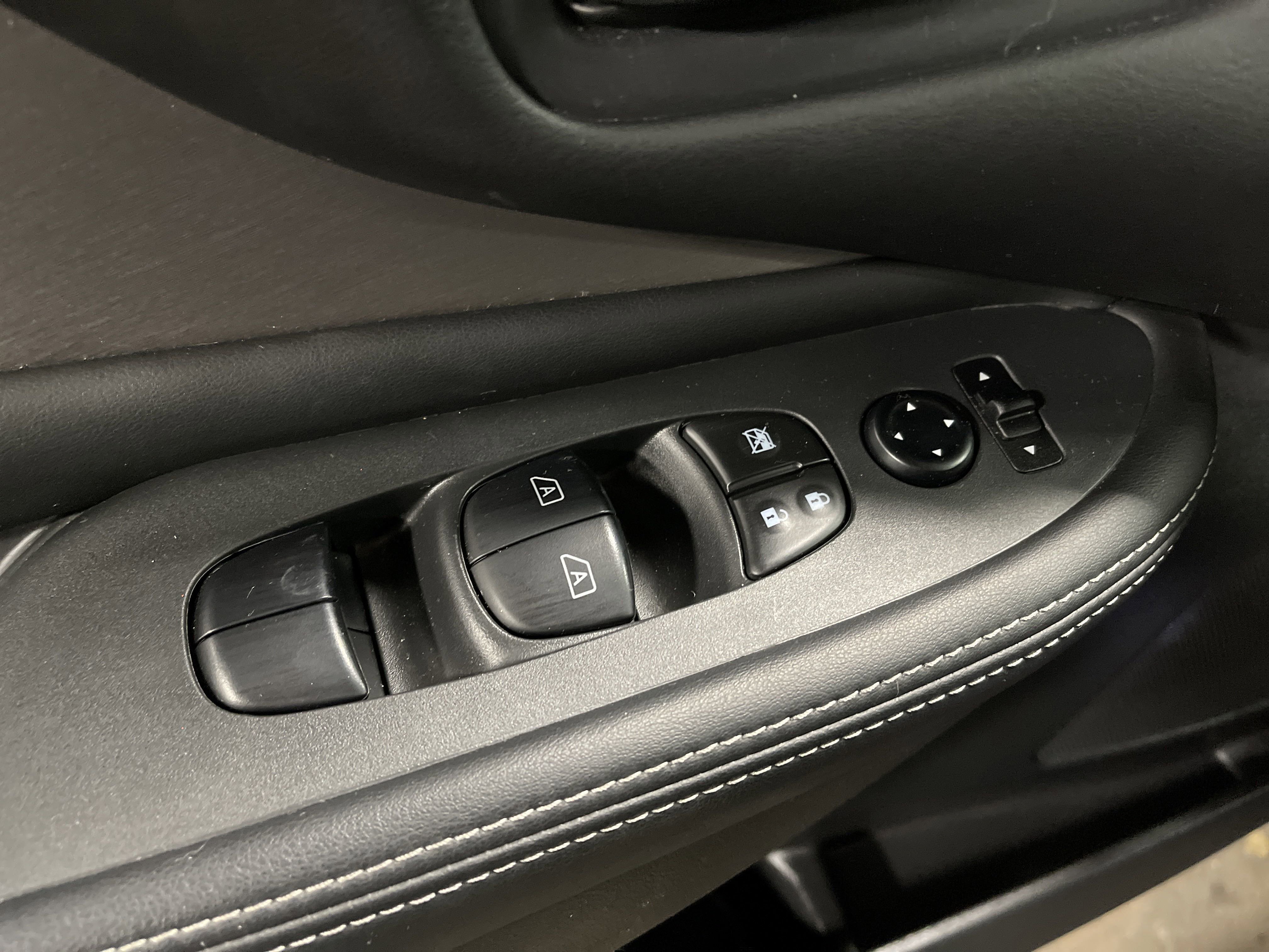 Used 2024 Nissan Murano SV w/ SV Midnight Edition Package image 8