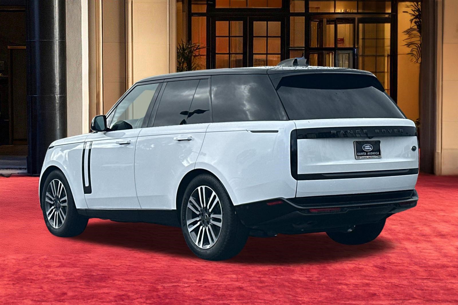 Used 2023 Land Rover Range Rover SE image 4