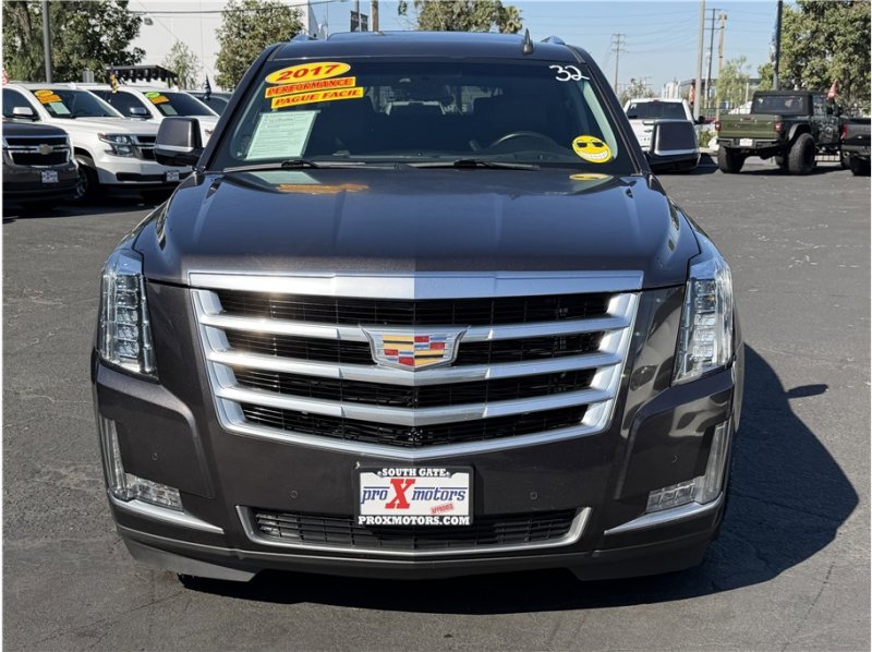 Used 2017 Cadillac Escalade ESV Luxury AWD/4WD image 2