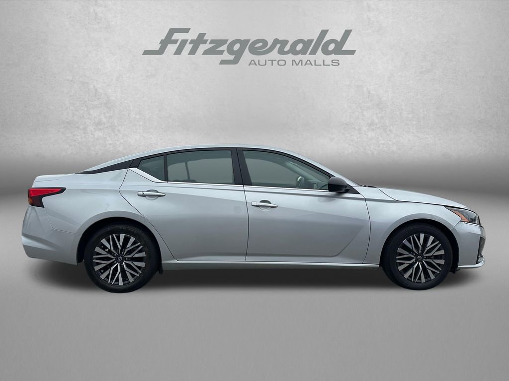 Used 2025 Nissan Altima 2.5 SV FWD image 4