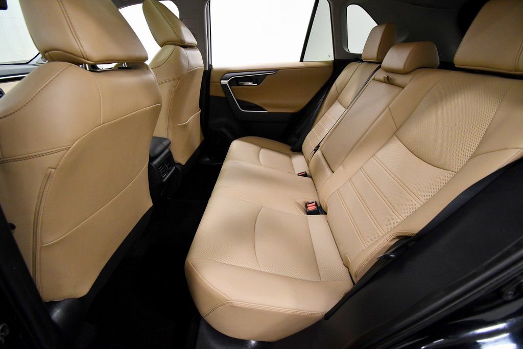 Used 2019 Toyota RAV4 Limited image 15