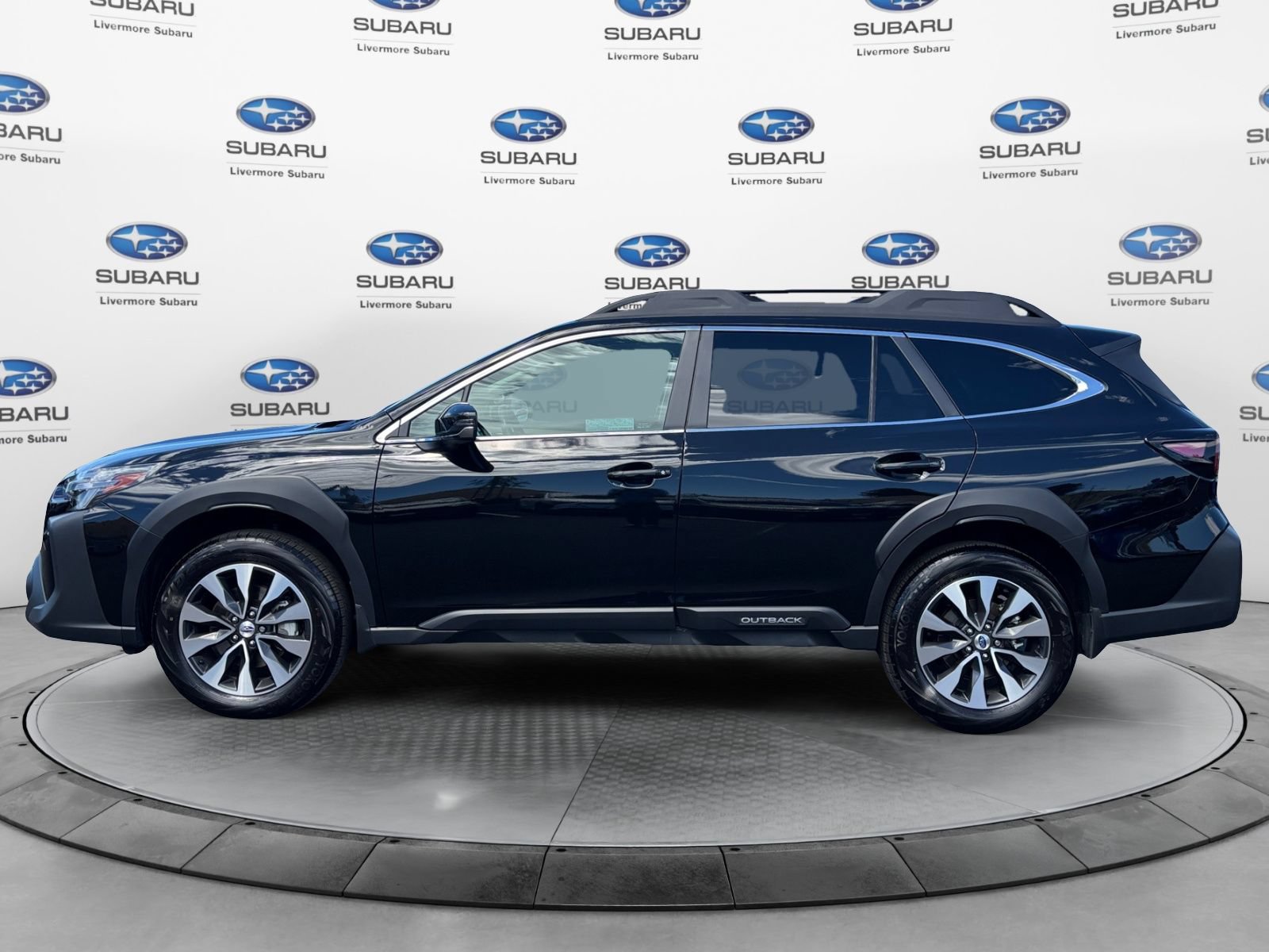Certified 2025 Subaru Outback Limited AWD/4WD image 3