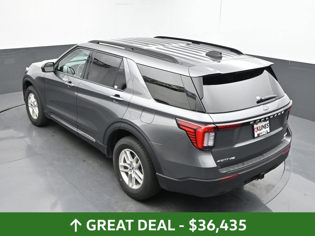 Used 2025 Ford Explorer Active AWD/4WD image 41