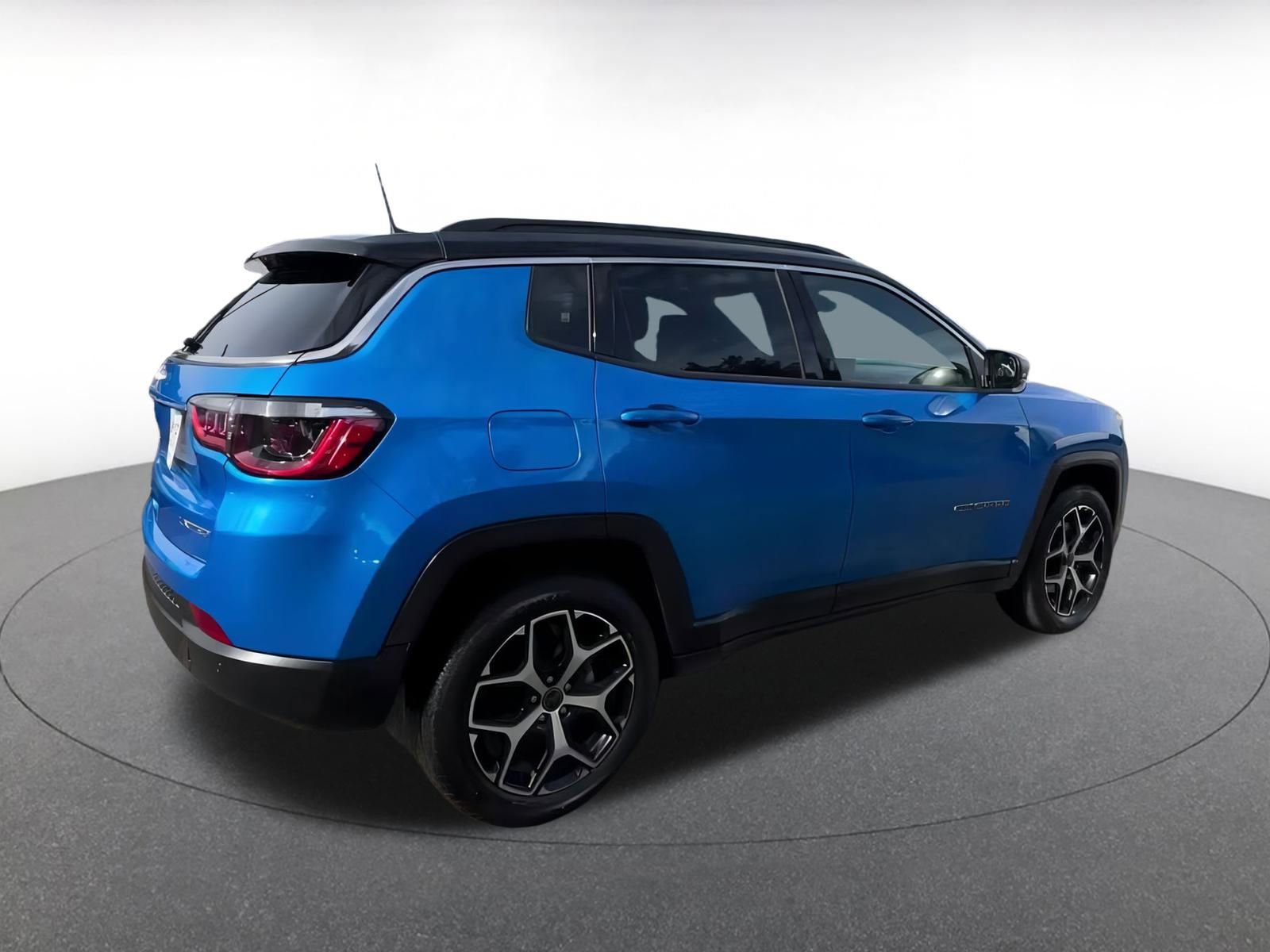 Used 2025 Jeep Compass Limited image 15