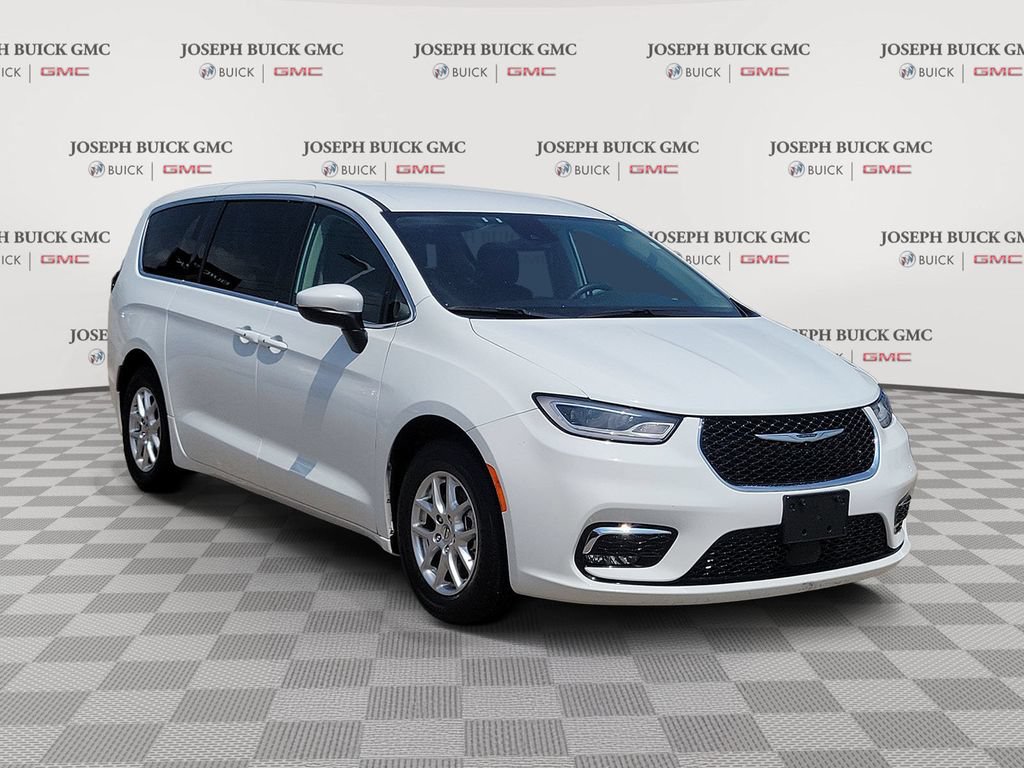 Used 2023 Chrysler Pacifica Touring-L