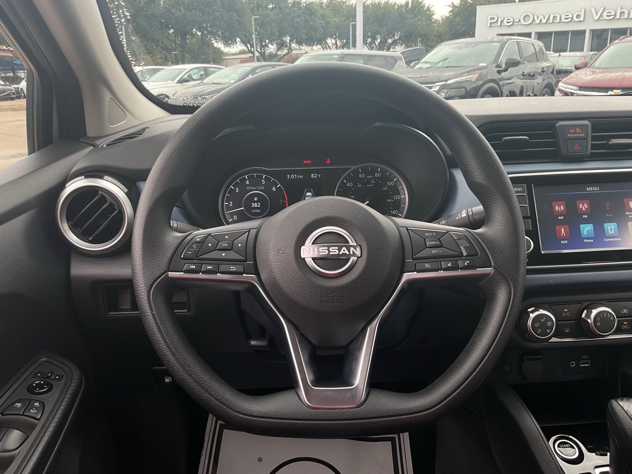 Used 2025 Nissan Versa SV FWD image 32