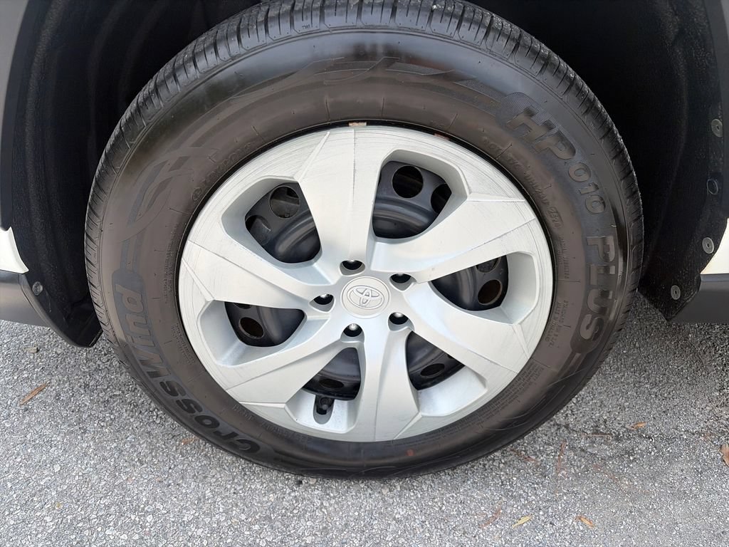 Used 2020 Toyota RAV4 LE FWD image 26