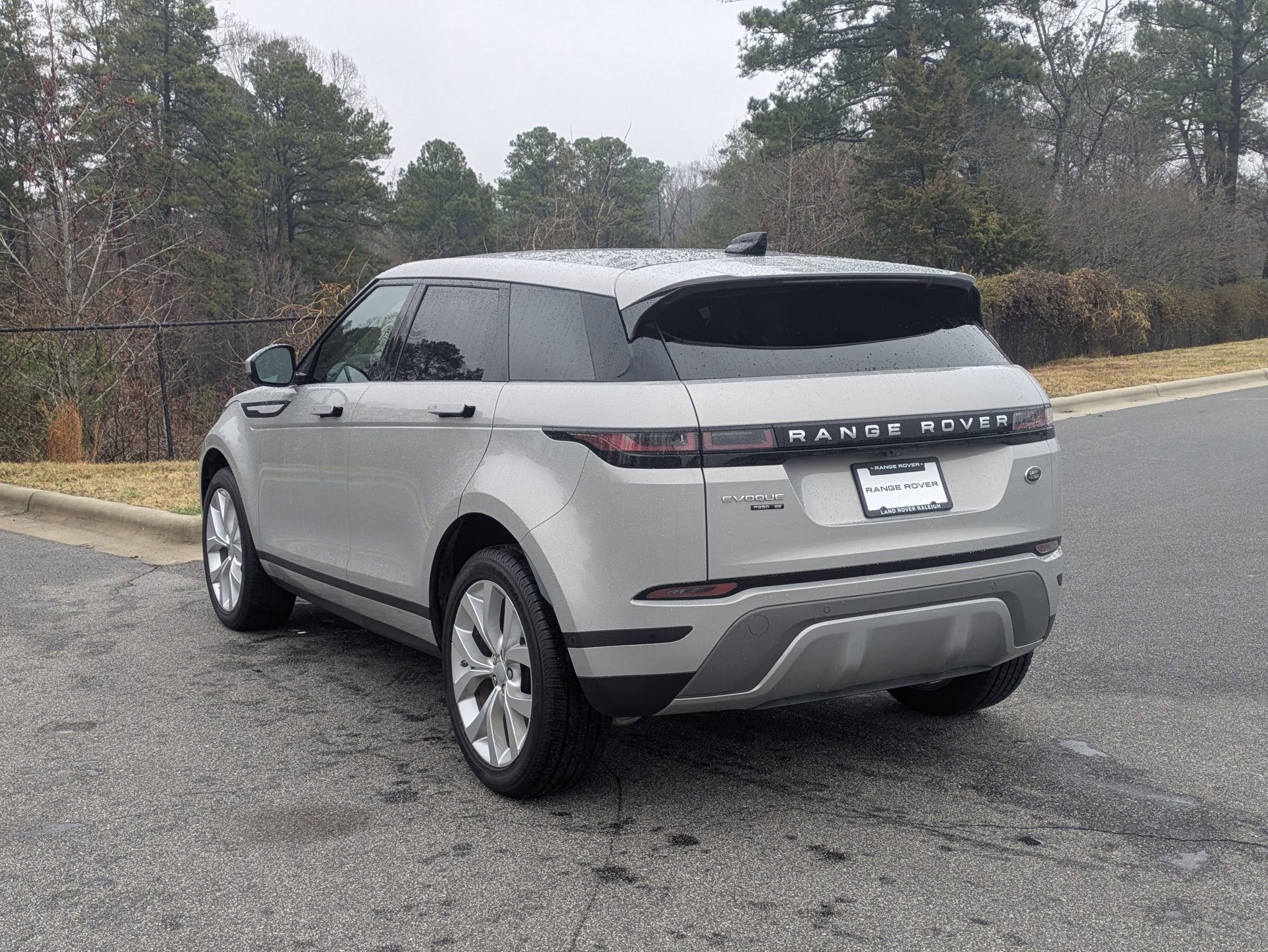 Used 2020 Land Rover Range Rover Evoque SE image 7