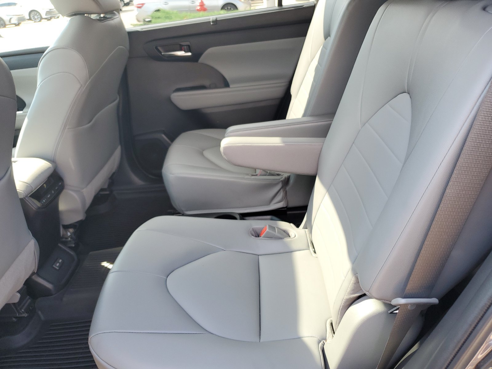 Certified 2022 Toyota Highlander XLE AWD/4WD image 14