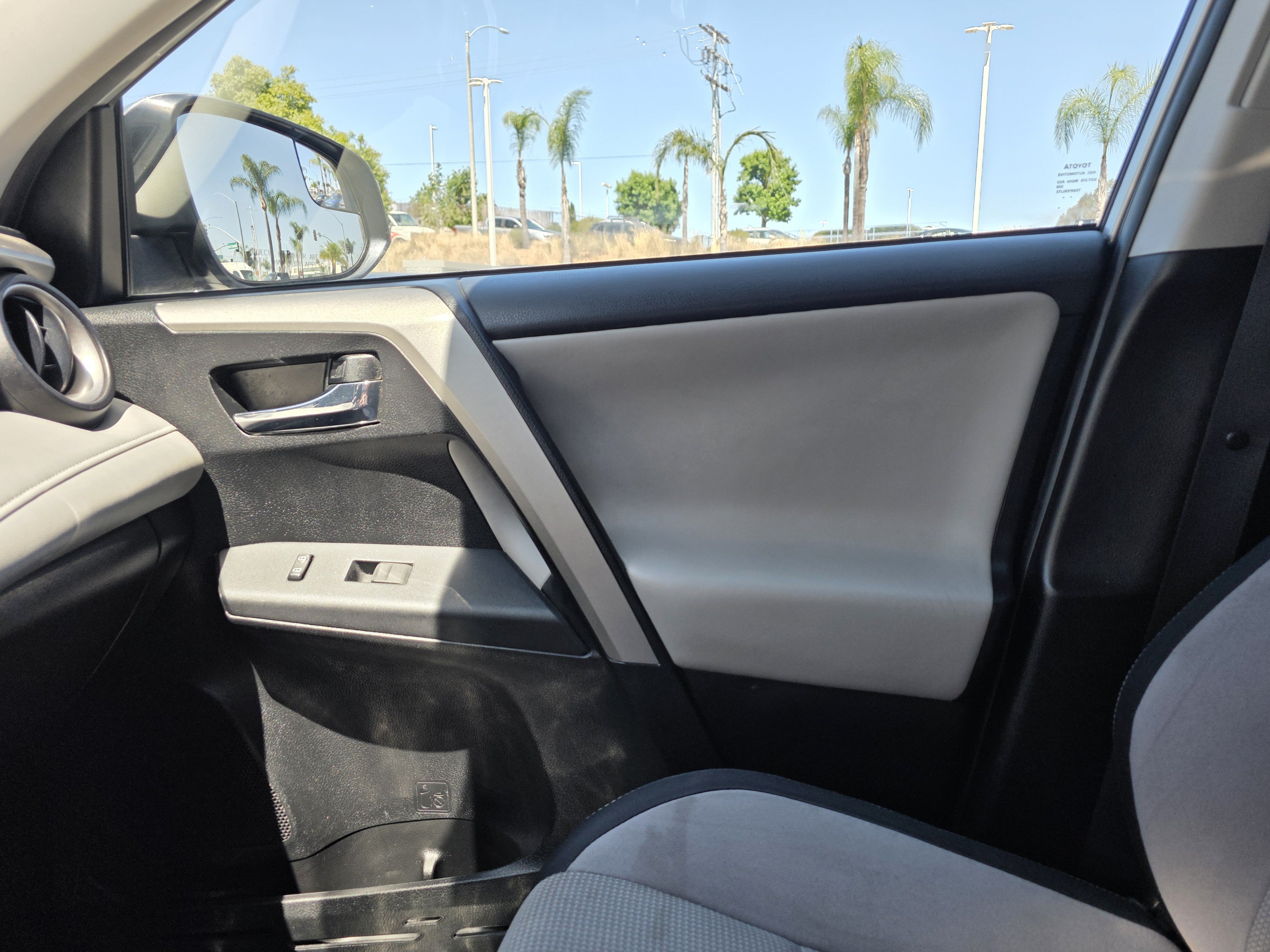 Used 2016 Toyota RAV4 XLE FWD image 12