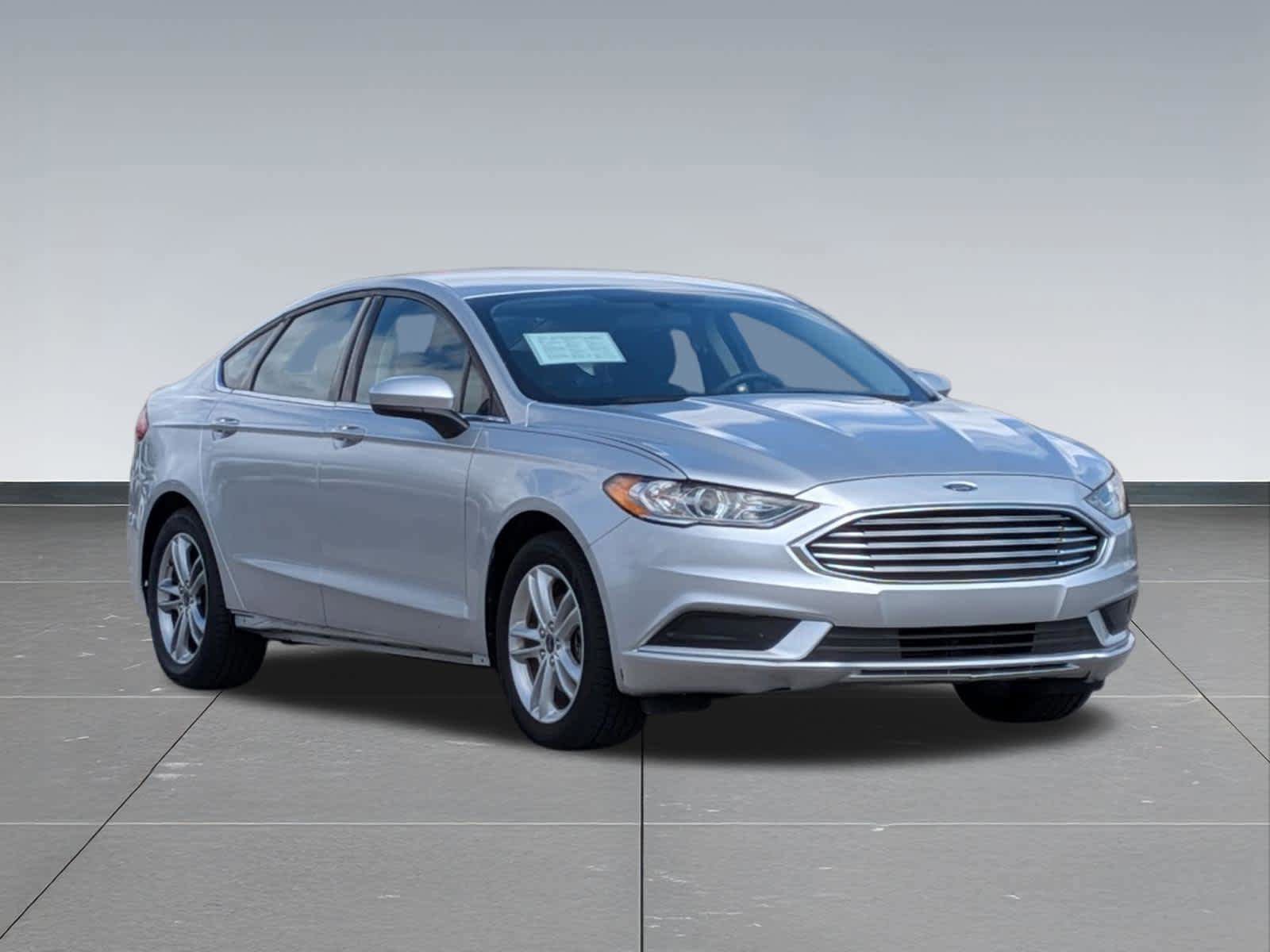 Used 2018 Ford Fusion SE w/ Fusion SE Technology Package FWD image 7