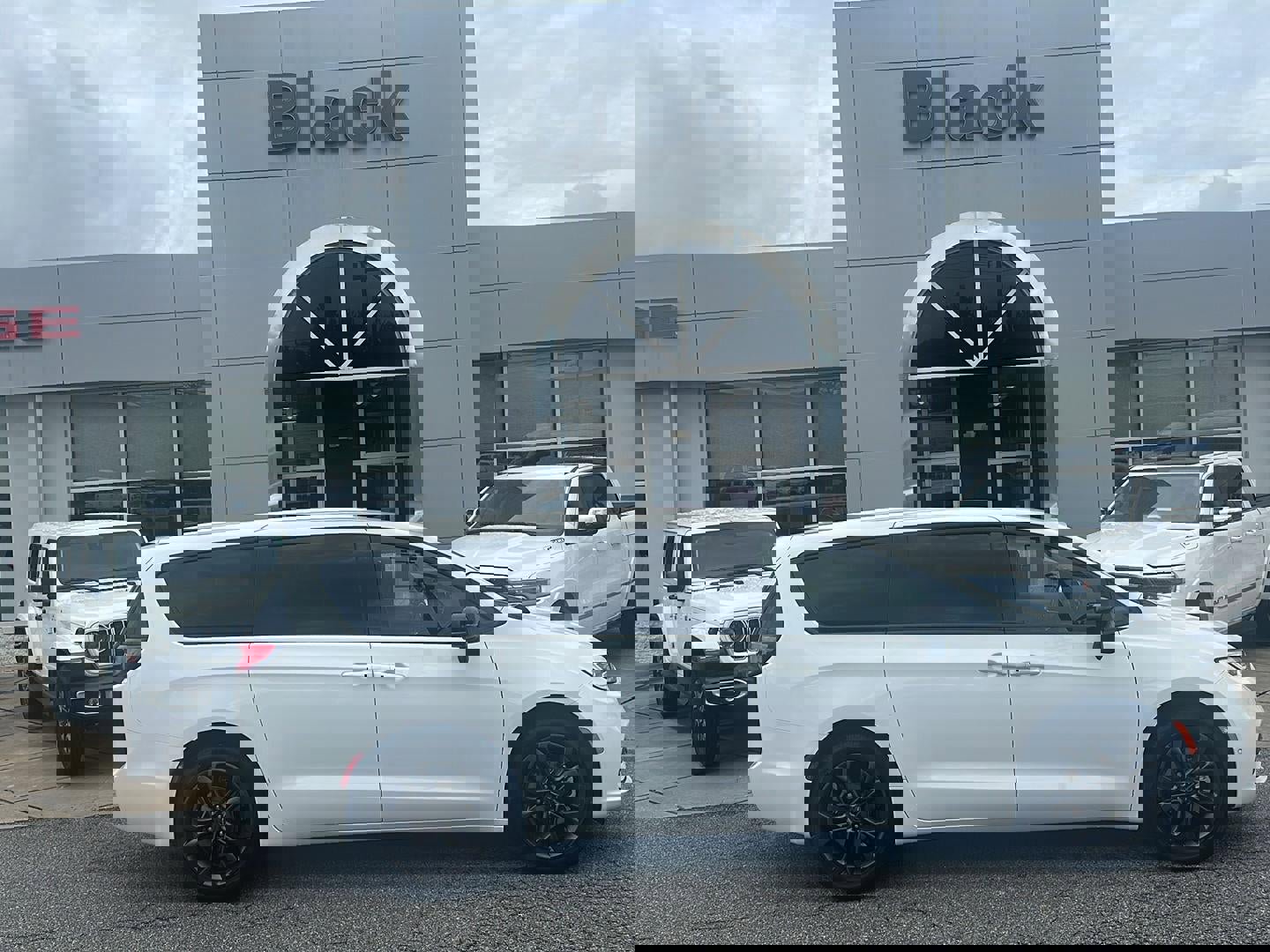 New 2026 Chrysler Pacifica Select image 4