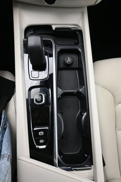 Used 2024 Volvo XC60 B5 Core AWD/4WD image 12