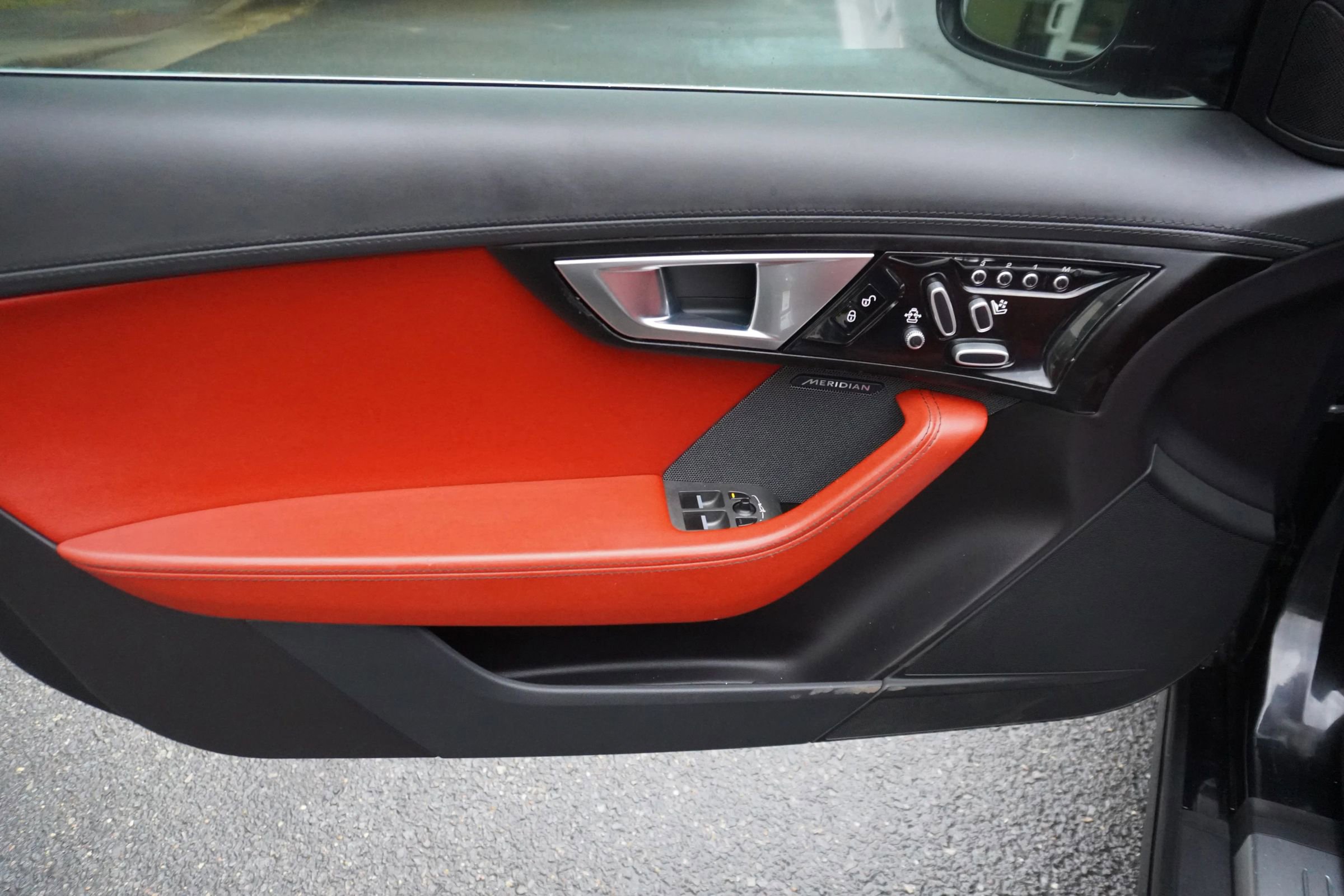 Used 2015 Jaguar F-TYPE S image 10