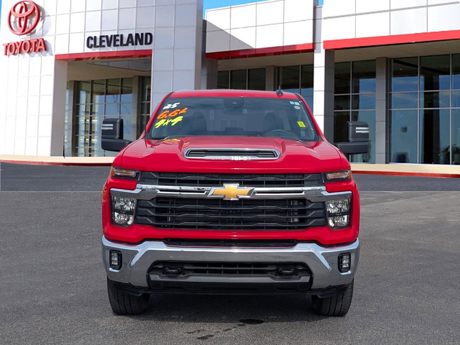 Used 2025 Chevrolet Silverado 2500 LT image 3